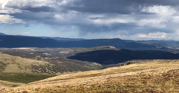 Hiking along the divide on the Colorado Trail