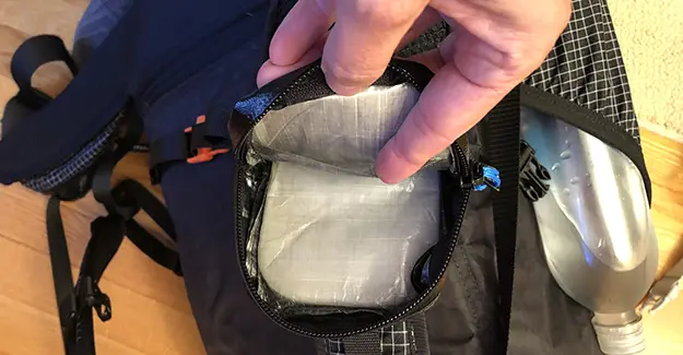 https://averagehiker.com/wp-content/uploads/2021/01/credit-card-sleeve-hyperlite-shoulder-pocket-average-hiker-2.jpg