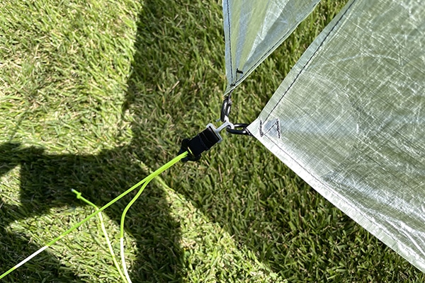 Duplex vestibule clip for tarp tent